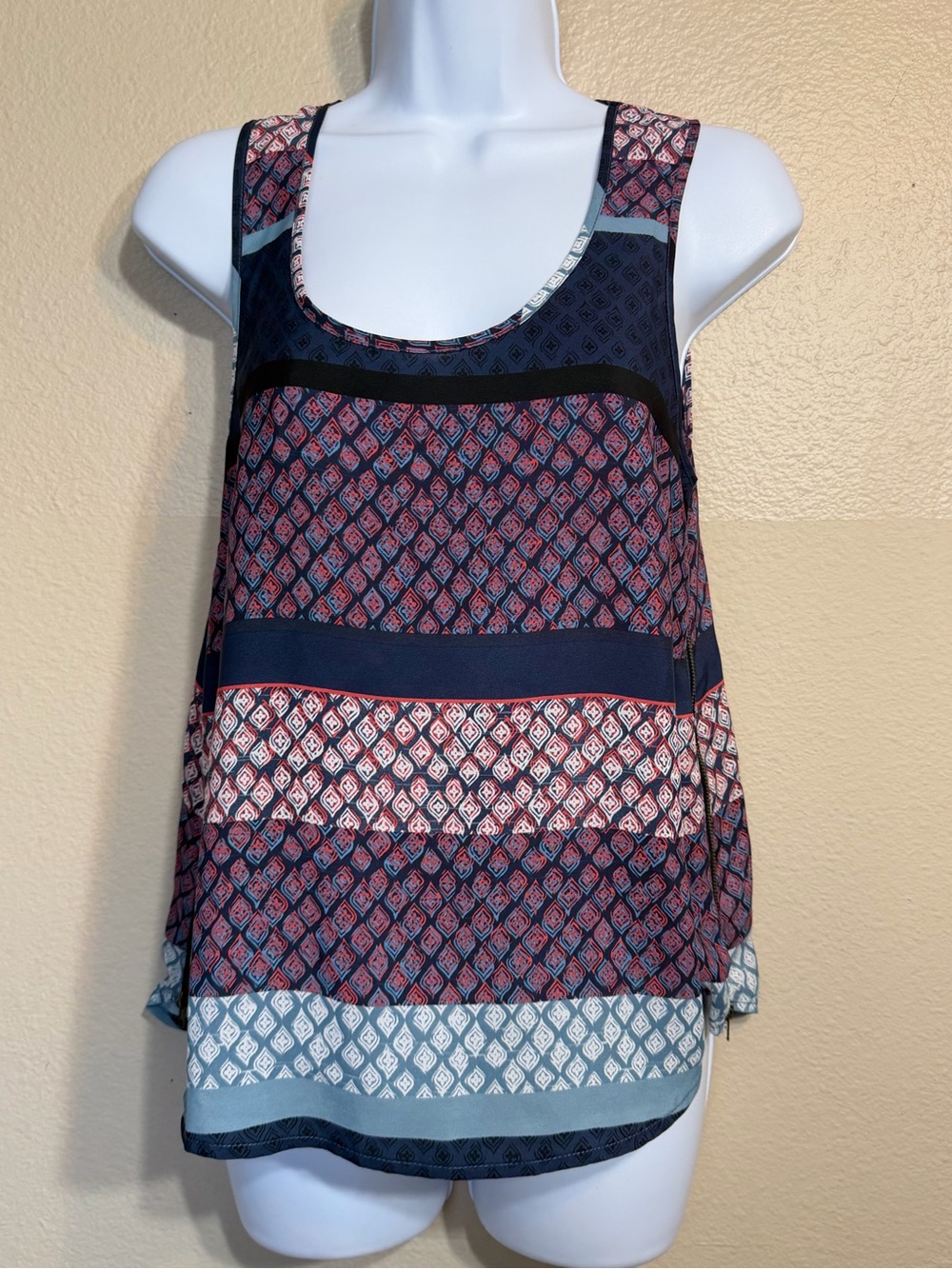 Boho Sleeveless Patterned Scoop Neck Tank Top in Navy and Red